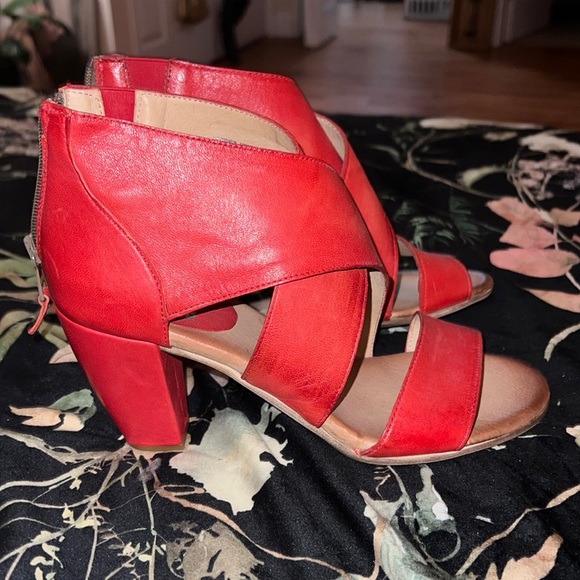 MiZ MooZ Red Heels 👠 - Picture 4 of 4